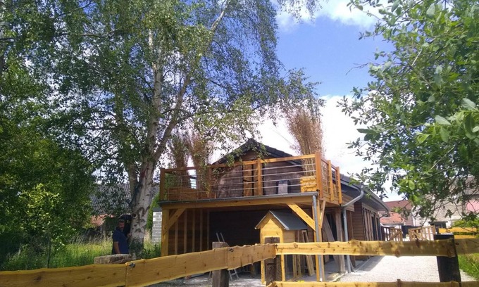 Hasnon Cottage | Comfortable Gite Hasnon: Family-Friendly with Spa & Kitchen