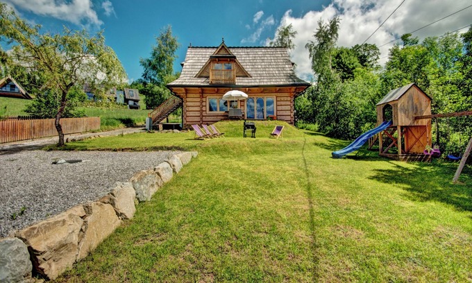 Koscielisko House | Wooden Highlander House: Family-Friendly Stay Awaits