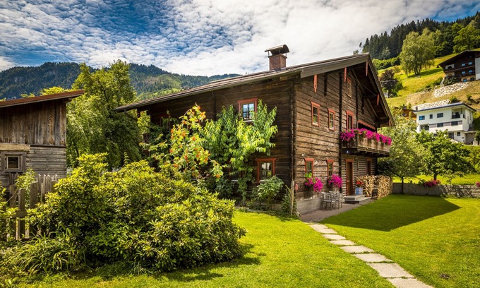 Maschl House | Cozy 400-Year-Old Wooden House with Pool & Pet-Friendly Amenities