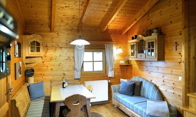 Jandelsbrunn Apartment | Wooden house - adjacent to the wide meadows