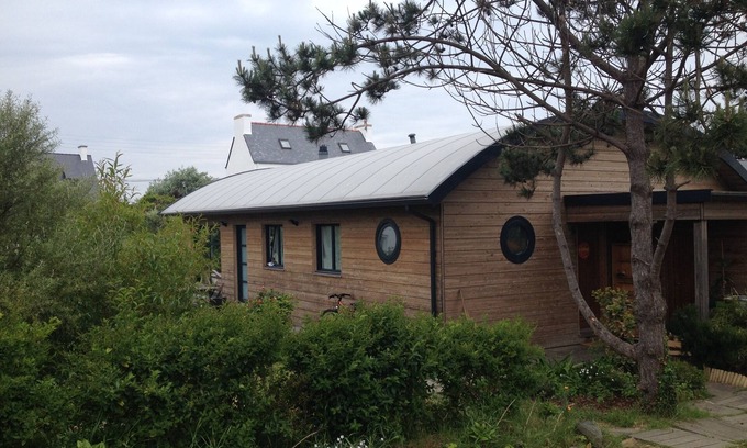 Plougasnou House | Cozy Wooden House Steps from the Beach with Stunning Views