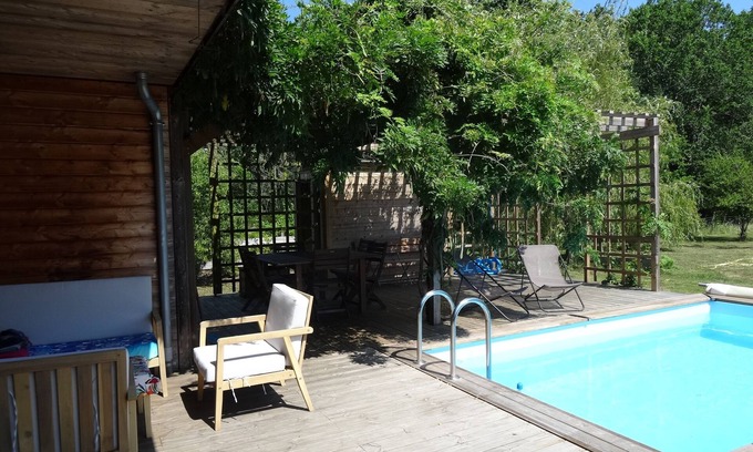 Biganos Villa | Gateway Wooden House: Family-Friendly with Private Pool