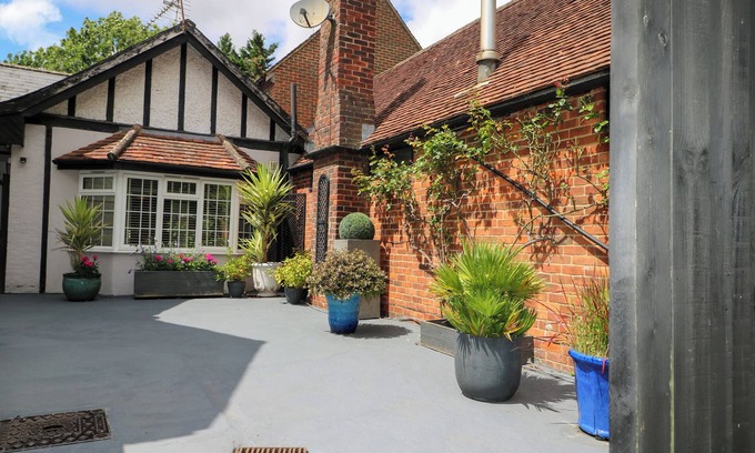 Fontwell Cottage | Family-Friendly WOODEND ANNEXE: Ideal Country Cottage Getaway