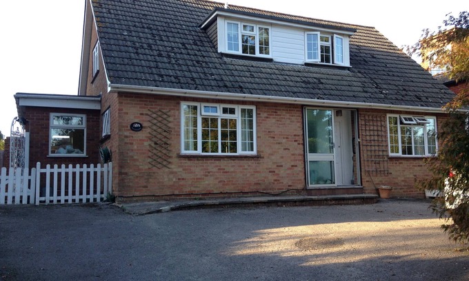 New Forest District Cottage | Woodfearn, Sway - Pet & Bike Friendly Oasis with Ocean Views