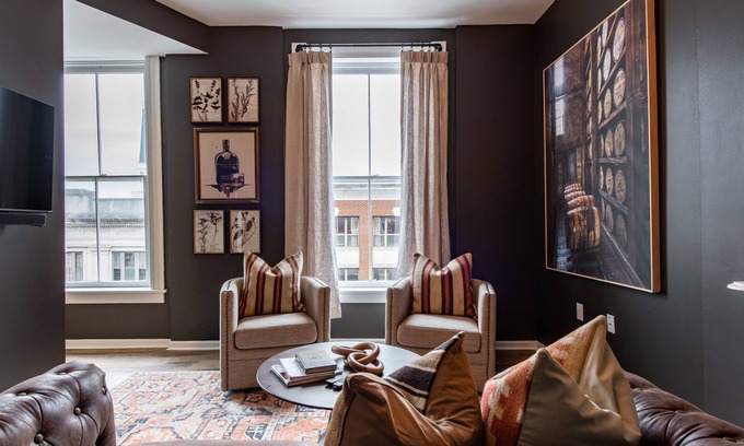 Versailles Hotel | Woodford Reserve Suite at The Woodford Hotel Awaits You