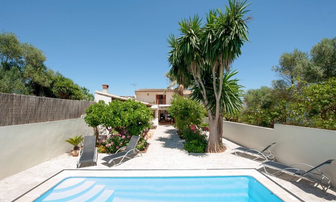Ariany Villa | Woodhouse: Inviting Townhouse with Private Pool & Terrace