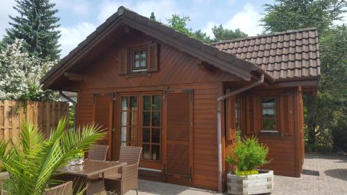 Gosen-Neu Zittau House | Cozy Woodhouse Spreewiesen with Oceanfront Hot Tub