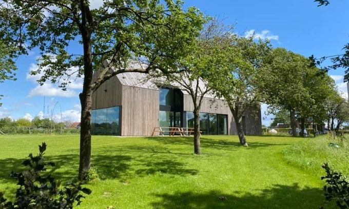 Zonnebeke House | Woodhouse94: Exceptional Stay with Family-Friendly Amenities