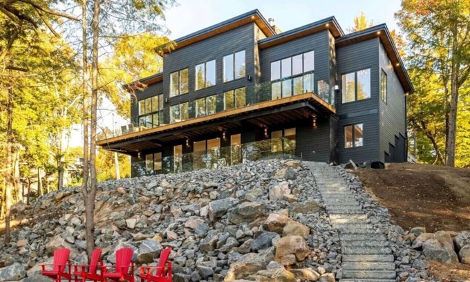 Bracebridge House | Discover Lakeside Living: Beautiful Lake House Retreat