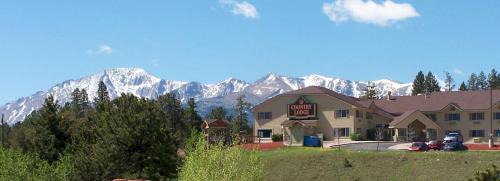 Woodland Park Hotel | Charming Woodland Country Lodge with Pool & Hot Tub