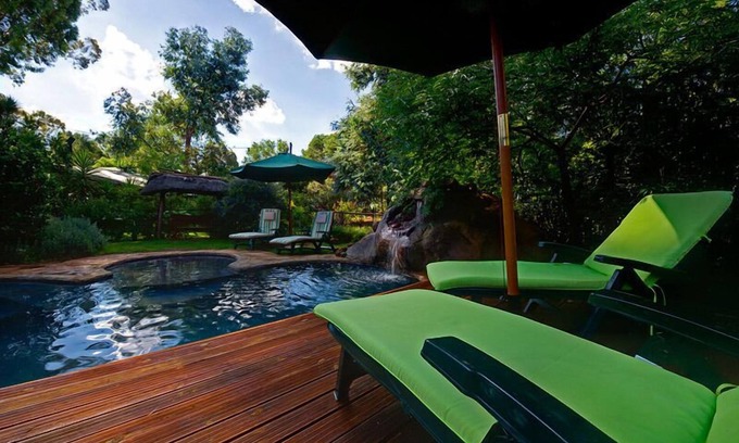 Vlakdrif Cottage | Explore Woodland Gardens: Pet-Friendly Retreat with Pool