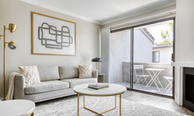 Warner Center Apartment | Discover Woodland Hills 1BR: Pool, Gym & Pet Friendly Stay