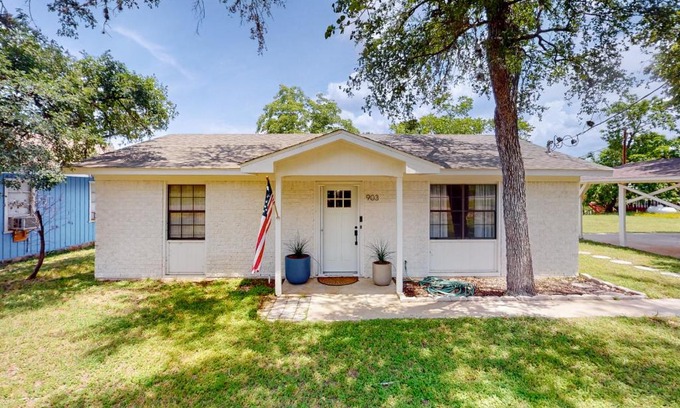 Granite Shoals House | Dog-Friendly Woodland Hills Retreat with Perfect 10 Rating