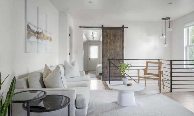 Harvest Creek Apartment | Woodland Loft: A Guest Favorite with Breakfast & Kitchen