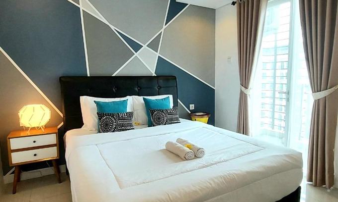 East Jakarta Apartment | Woodland Park Residence: Relaxed Atmosphere with Pool