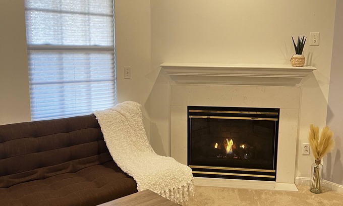 Herndon Apartment | Pet-Friendly Woodland Park Studio with Pool & Top Ratings