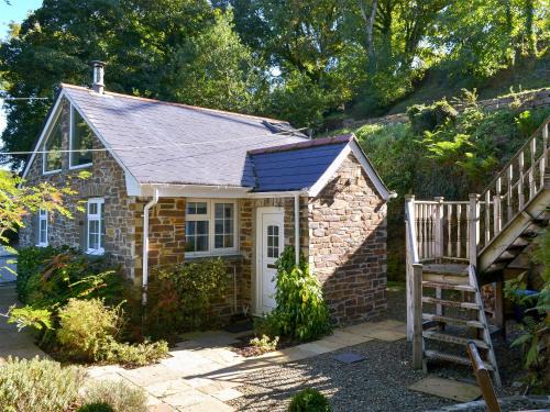 Bodmin House | Tranquil Woodland Retreat with Private Pool for Families