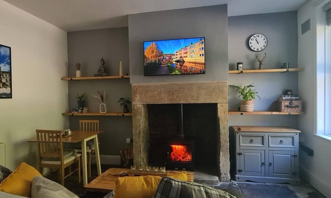 Hebden Bridge House | Woodland View by the Canal Hebden Bridge