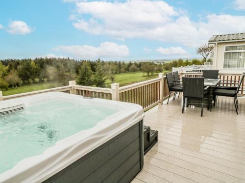 Swarland House | Woodland View Lodge: 4-Star Retreat with Pet-Friendly Perks