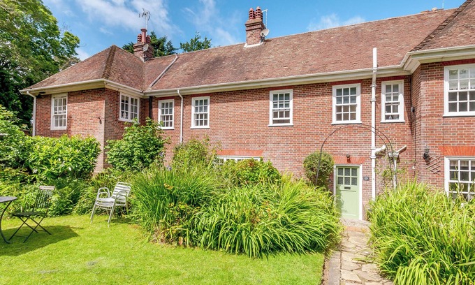 Deal House | Pet-Friendly Woodlands by the Sea Cottage with Garden Retreat