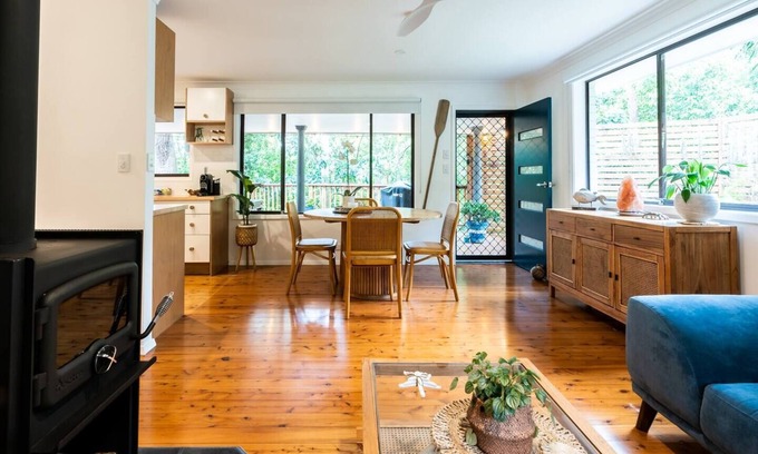 Avoca Beach House | Coastal Retreat at Woodlands: Pet-Friendly Ocean Views