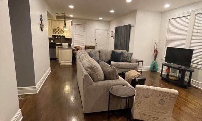 Woodlawn House | Woodlawn Oasis: Relaxing Retreat Near Dining & Downtown