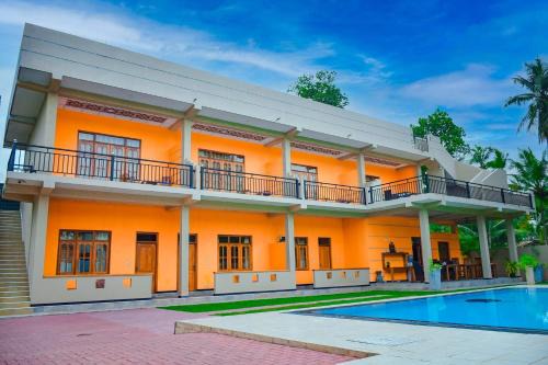 Kochchikade Hotel | Top-Rated Saayoo Resort with Pool and Hot Tub Amenities