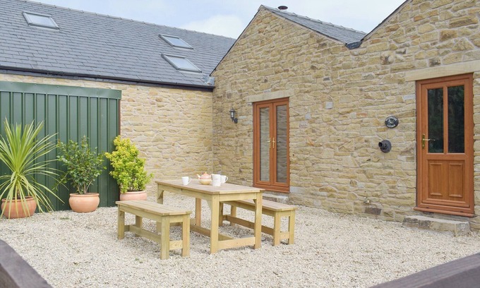 Clitheroe Cottage | Pet-Friendly 2 Bedroom Retreat with Lake Views in Bolton-by-Bowland