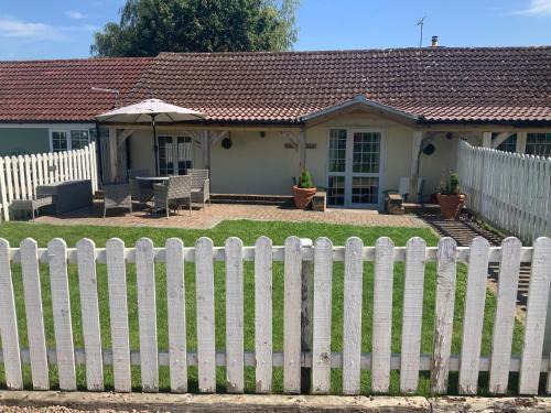 Hartpury House | Welcoming Woodpecker Cottage at Frog Trotters Cottages