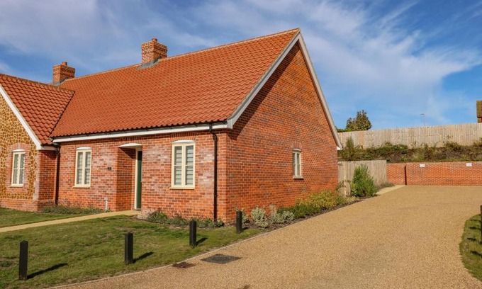 Thornham House | Woodpecker: Family and Pet-Friendly 4-Star Retreat