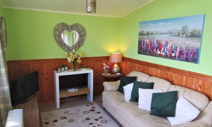 Llanybri Ski Chalet | Cozy Woodpecker Lodge with Oceanfront Views and Amenities