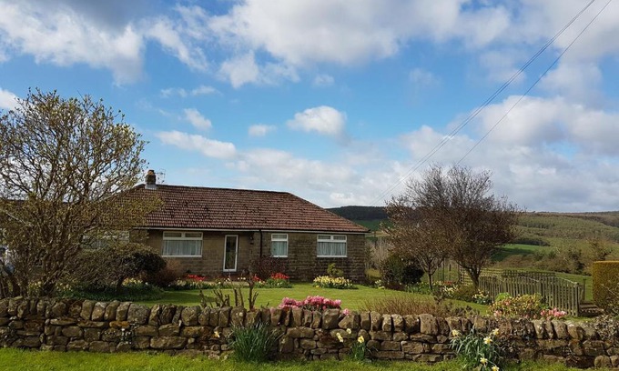 Scalby Apartment | Discover Woodpeckers Cottage: 4-Star Pet-Friendly Retreat