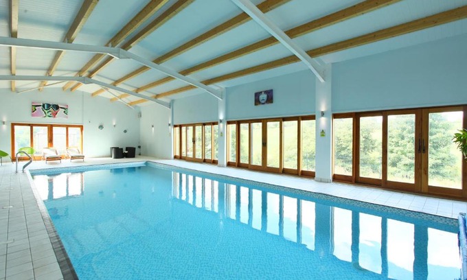 Bradbourne House | Woodshed Cottage: Family-Friendly Retreat with Private Pool