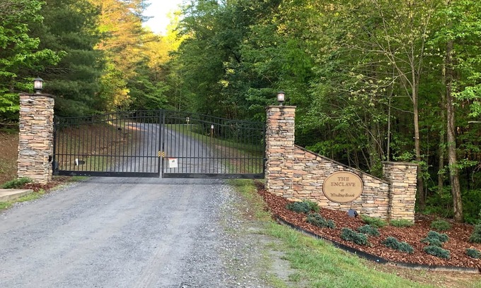 Morganton Cottage | Discover Woodside Cottage: Perfect Getaway in Blue Ridge