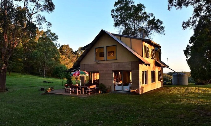 Vesper House | Woodside Country Retreat: Pet-Friendly Haven with Scenic Views
