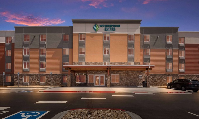 Colorado Springs Hotel | Convenient WoodSpring Suites Near Air Force Academy