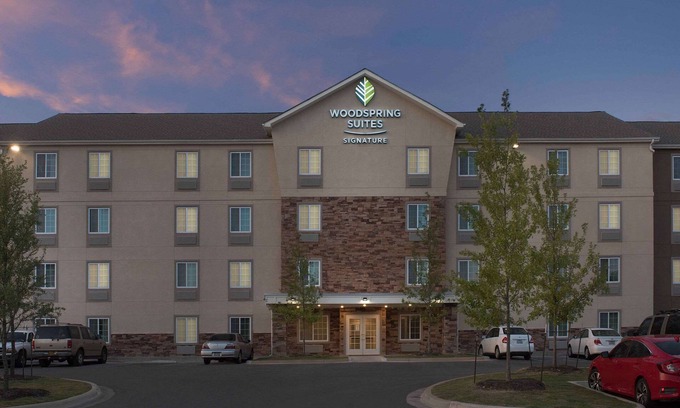 Franklin Park Hotel | Comfortable WoodSpring Suites Austin with Kitchen & Breakfast
