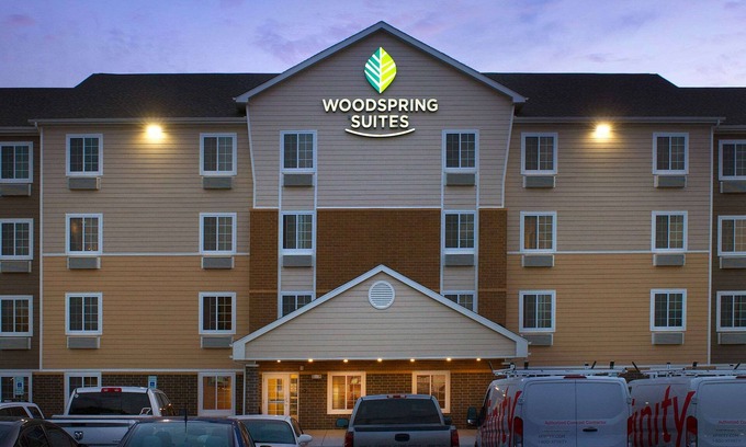 Romeoville Hotel | Budget-Friendly WoodSpring Suites in Chicago Romeoville