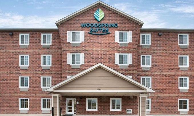 West Columbus Hotel | Pet-Friendly WoodSpring Suites Columbus Urbancrest Awaits