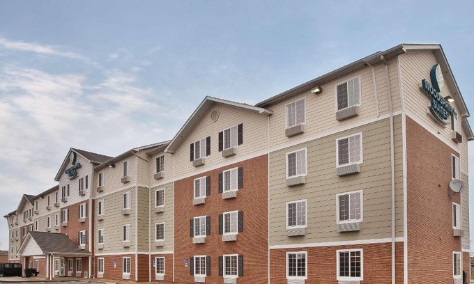 Groveport Hotel | Budget-Friendly WoodSpring Suites with Kitchen & Breakfast