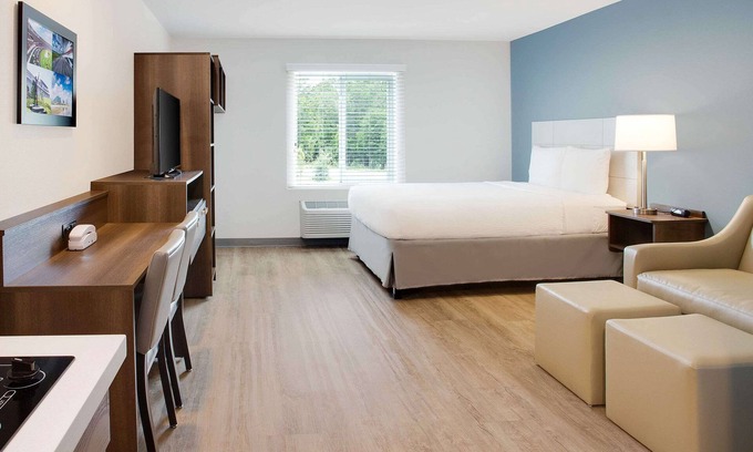 Daytona Beach Hotel | Eco-Friendly WoodSpring Suites Near Daytona Beach Speedway