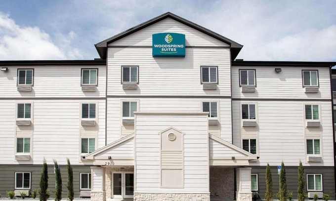 Daytona Beach Hotel | Convenient WoodSpring Suites near Daytona Beach Int'l Speedway