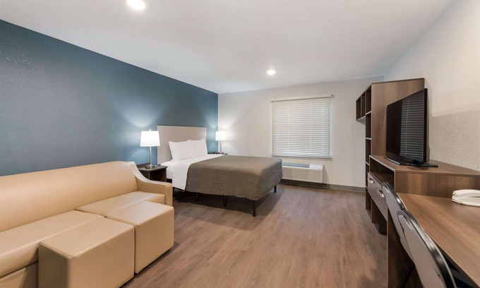 Murlin Heights Hotel | Discover Woodspring Suites Dayton North: Eco-Friendly Comfort