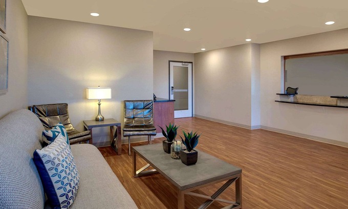 Frederick Hotel | Convenient WoodSpring Suites Frederick I-70 with Kitchen & Breakfast