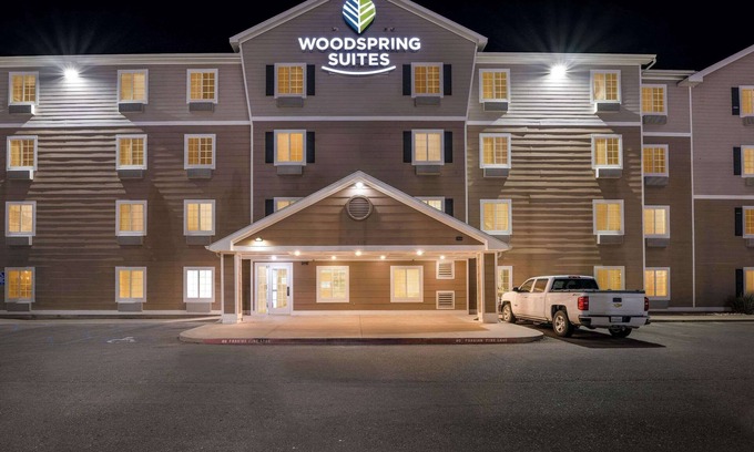 Hobbs Hotel | Cozy WoodSpring Suites Hobbs with Kitchen & Breakfast Included