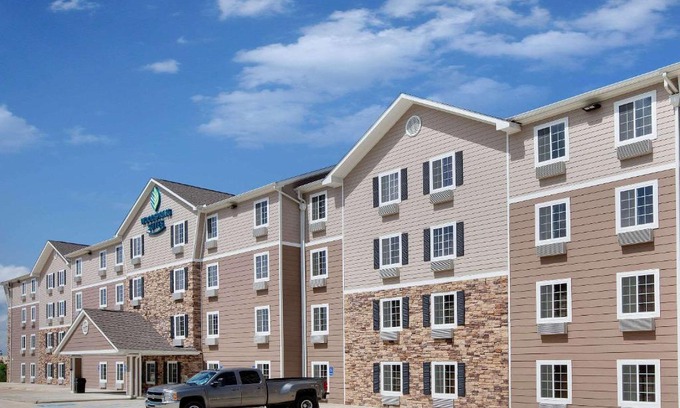 Lake Charles Hotel | Convenient WoodSpring Suites Lake Charles - Pet Friendly Stay