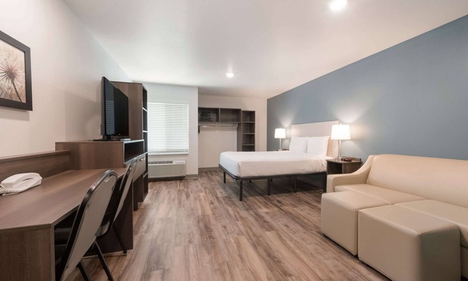 Bensalem Hotel | Eco-Friendly Woodspring Suites in Philadelphia Northeast