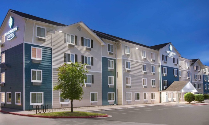 Pharr Hotel | Inviting WoodSpring Suites Pharr with Pool and Breakfast