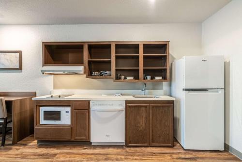 Sanford Hotel | Inviting WoodSpring Suites Sanford North I-4 Orlando Area