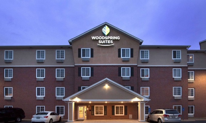 Arnold Hotel | Convenient WoodSpring Suites St. Louis Arnold with Kitchen